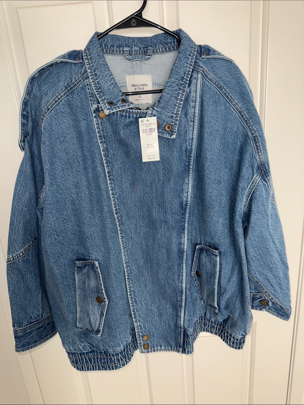Abercrombie & Fitch relaxed, denim bomber jacket - Picture 9 of 10